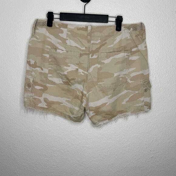 G1 Goods Womens Shorts Size 10 Beige Camo Cargo Cut Off Casual Wear - Picture 2 of 13